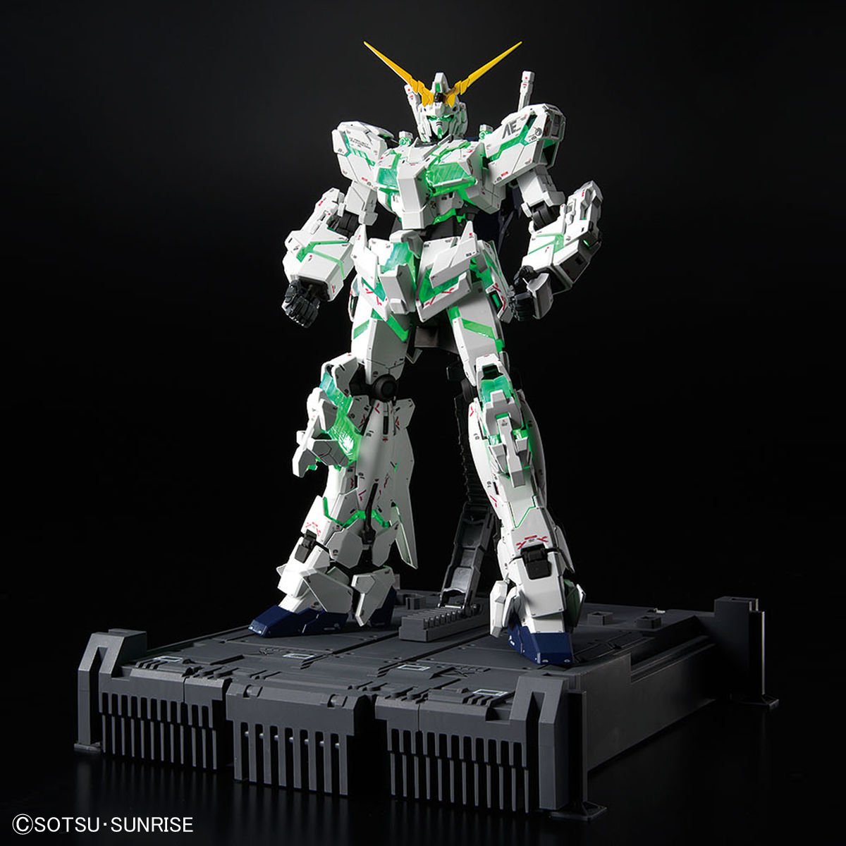 MGEX 1/100 Gundam Base Limited Unicorn Gundam Ver. TWC