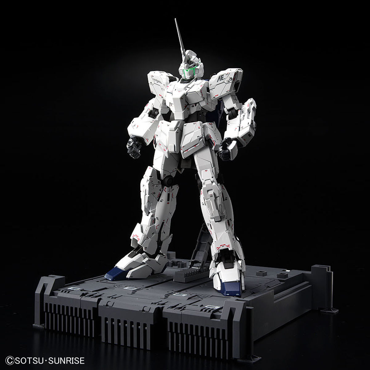 MGEX 1/100 Gundam Base Limited Unicorn Gundam Ver. TWC - Image 4